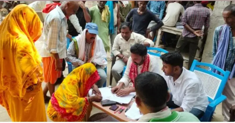 समाजसेवी त्रिभुवन कुमार ने जनता दरबार लगाकर चिगड़ी सिमराहा पंचायत के हजारों फरियादी की फरियाद सुना