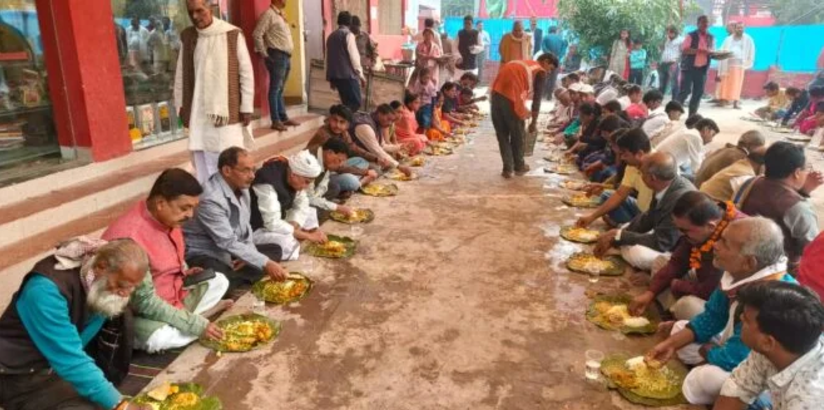 मां श्यामा मंदिर परिसर में चल रहे भंडारे में आर्थिक सहयोग हेतु काफी संख्या में आगे आ रहे हैं श्रद्धालुगण