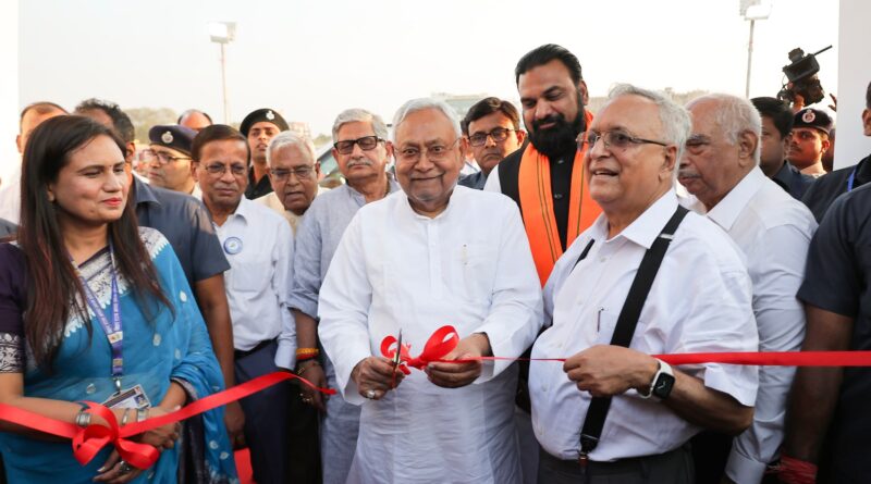 'बिहार दिवस' 2025 का माननीय मुख्यमंत्री श्री Nitish Kumar जी ने दीप प्रज्ज्वलित कर व गुब्बारा उड़ाकर विधिवत उद्घाटन किया