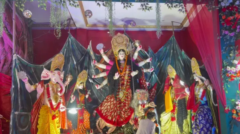 मुजफ्फरपुर में दुर्गा पूजा की धूम, 501 डमरू और 101 शिवलिंग वाला दरबार बना आकर्षण