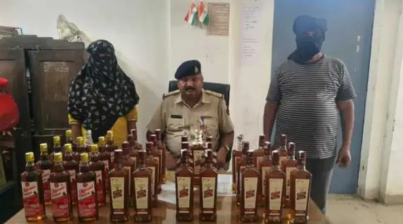 हाजीपुर जंक्शन पर बड़ा खुलासा! 27 लीटर शराब छिपाने के आरोप में 2 पुलिसकर्मी गिरफ्तार