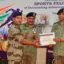 दिल्ली मेट्रो में भाग रहा था संदिग्ध यात्री, CISF जवान ने दौड़कर पकड़ा; मिला इनाम