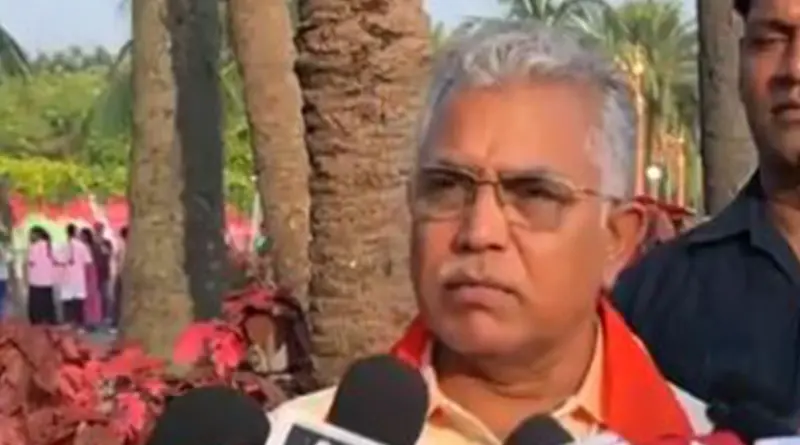फारूक अब्दुल्ला के पाकिस्तान वाले बयान पर भड़के दिलीप घोष, बोले- अब नहीं चलेगी ऐसी राजनीति