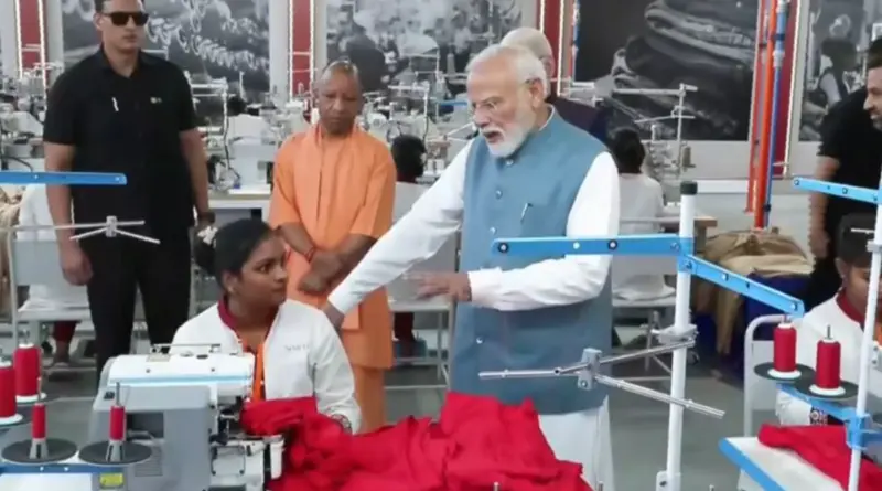 वाराणसी में ₹150 करोड़ का टेक्सटाइल प्लांट शुरू, 300 महिलाओं को मौका